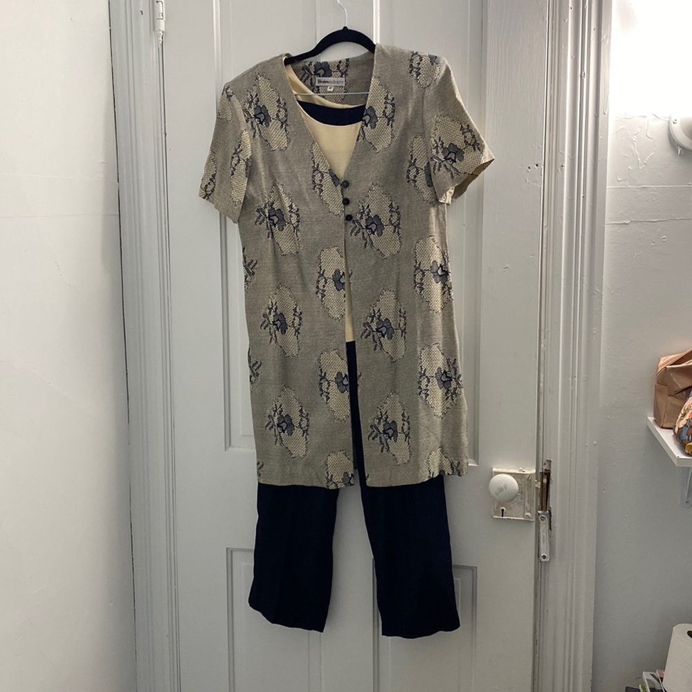 Suit with 3!pieces very elegant and formal